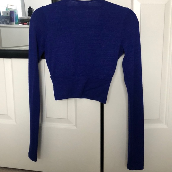 Aritzia Long sleeve crop top - Picture 2 of 2